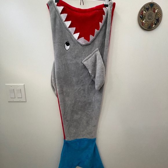 Shark Blanket - OS - Picture 1 of 3